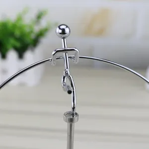 Detailansicht Metall Balance Eisenmann Spielzeug, kreative Tischdeko und Physik Kunst.