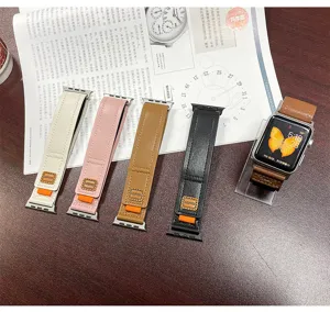 Bracelet de montre de rechange en cuir velcro, vue détaillée, compatible Apple Watch, élégant.