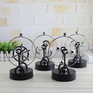 Nahaufnahme kreativer magnetischer Perpetuum Mobile Schreibtischspielzeuge mit Metalloptik.