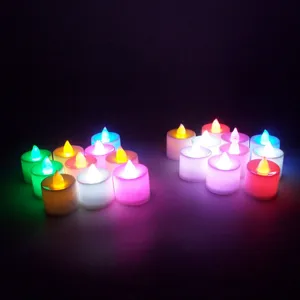 Bunte LED Teelichter Kerzen Detailansicht, ideal für romantische Party und Hochzeitsbeleuchtung.
