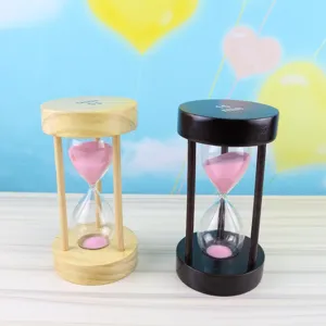 Großhandel runder Holz 15-Minuten Sanduhr Timer, schönes Desktop-Dekor mit rosa Sand.
