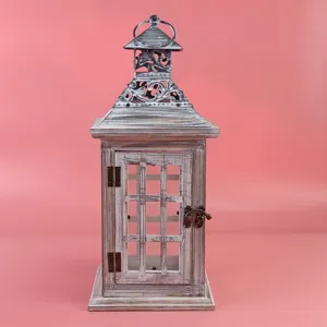 Lanterna in legno vintage portacandele, decorazione rustica da tavolo per la casa.