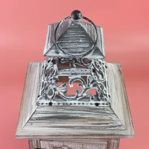 Lanterna in legno portacandela retrò stile europeo decorazione scrivania dettaglio.