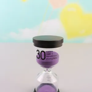 Kreativer 30 Minuten Sanduhr Timer aus Glas mit lila Sand und schwarzem Sockel für Schreibtisch
