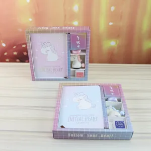 Süßes Einhorn Schreibwaren-Geschenkset mit Notizbuch, Klebeband und Stempel für Kinder.