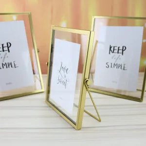 Kreativer geometrischer Glas-Fotorahmen aus Eisen mit goldenem Ständer, moderne Tischdeko.