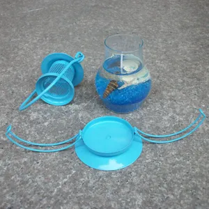 Detailed view of DIY jelly candle holder and blue metal accessory parts set for creative gifts.