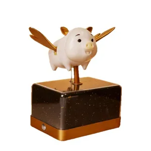 Simpatico maialino carillon con ali LED luce ambientale regalo compleanno giocattolo