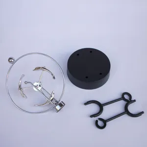 Detailansicht der Perpetuum Mobile Schreibtischspielzeug Komponenten mit Metallring.