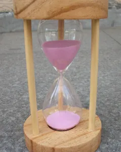 Hölzerne Sanduhr als Tischdekoration, kreativer 15 Minuten Zeitmesser Ornament.