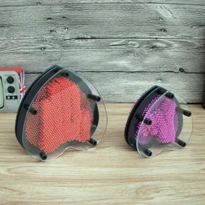 Herzförmiges 3D Pin Art Spielzeug Kunststoff Handabdruck Büro Deko Ornament Set.