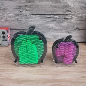 Appel gevormd 3D pin art speelgoed kunststof handmal sculptuur bureau decoratie detail