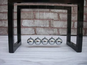 Acrylic Newton's Cradle Balance Balls Office Desk Decor Science Physics Toy Ornament Detail