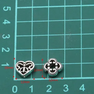 Vente en gros perles en alliage de zinc DIY, breloques cœur papillon et trèfle pour bijoux.