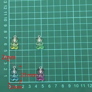Nahaufnahme von bunten Harz Gummybärchen Anhängern, 12x21mm DIY Schmuckherstellung Charms.