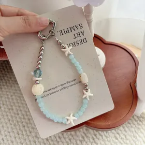 Correa para teléfono con cuentas azules de verano y adorables estrellas de mar metálicas.