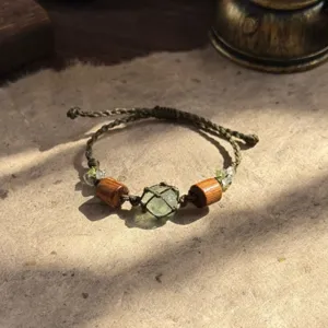 Handgemachtes Kristall gewebtes Armband Wald Stil verstellbare Kordel grüne Steine Boho Schmuck