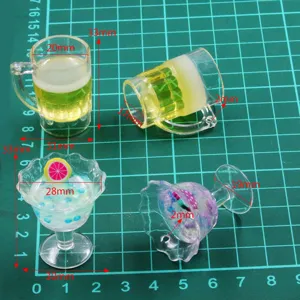 Miniatuur hars bierbeker en fruitbeker DIY accessoires, schattige poppenhuis drank bedels.