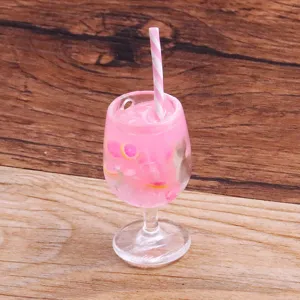 Miniatur Harz Frucht Cocktail Tasse Anhänger Detail für niedliche DIY Schlüsselanhänger.