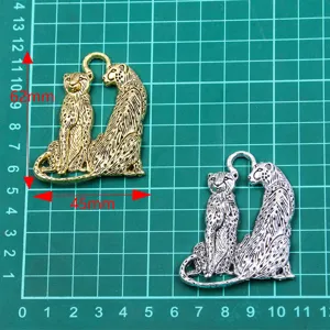 Ciondolo ghepardo metallo DIY gioielli accessorio lega oro argento animale 45x62mm