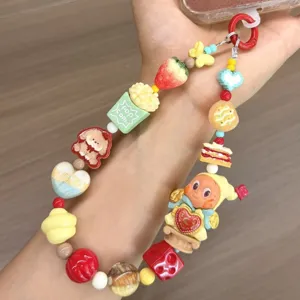 Süßer Perlen Handyketten Anhänger mit Erdbeere und Cartoon Puppe für Damen Taschen.