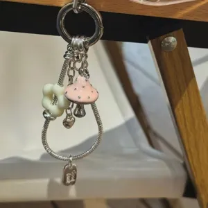 Portachiavi fungo rosa squisito catena serpente argento borsa ciondolo carino regalo estetico