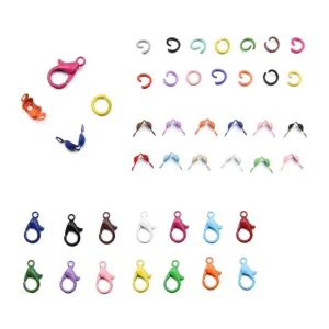 Buntes DIY Schmuck Set mit Karabinerhaken Biegeringen und Einhängern für handgemachte Bastelarbeiten.
