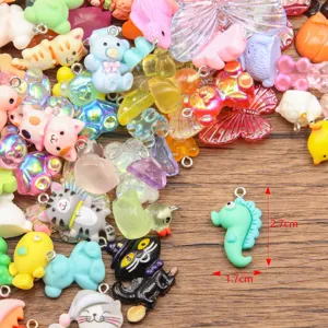 Pendentifs en résine colorée breloques animaux de dessin animé pour fabrication de bijoux.