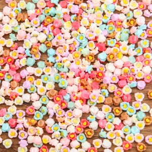 Cabochons de fleurs en resine mini colores pour nail art coque de telephone DIY detail