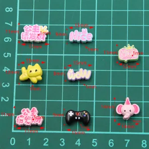 Zinklegierung DIY Emaillierte Perlen Charms Set mit süßen Tier- und Buchstabenmotiven für Armbänder.