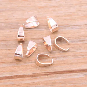 Roséfarbene doppelseitige Schmuckverbinder Pinch Bails Detailansicht für Halsketten und Armbänder.