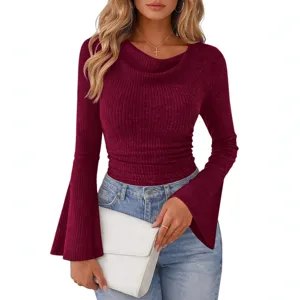 Dames bordeauxrode geribbelde top met lange trompetmouwen slim fit herfstmode shirt