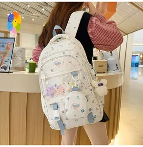 Schlichter bunter Ita-Rucksack mit transparenter Vordertasche und süßem Plüschstern Anhänger für Teens.