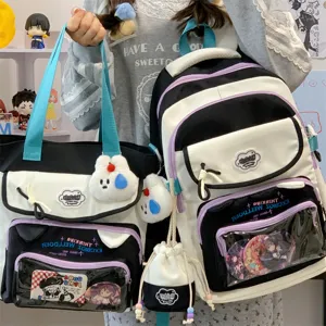 Niedlicher kontrastfarbener Schulrucksack für Mädchen, Set mit Schultasche und Details.