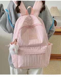 Sac à dos d'école plissé rose pour filles, grand sac de jour décontracté avec pompon mignon.