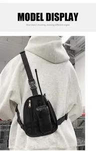 Borsa da petto tattica da uomo gilet funzionale da esterno zaino stile hip-hop vista dettagliata.