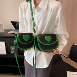 Schwarze und grüne Herz-Umhängetasche für Damen, modische PU-Leder-Schultertasche für den Alltag.