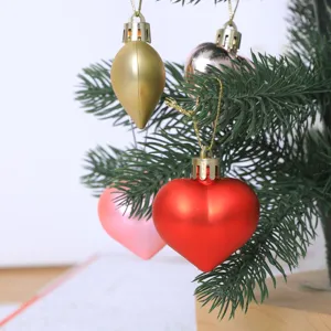Ornements suspendus pour sapin de Noël pendentifs cœur colorés galvanisés décor de fête
