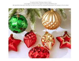 Conjunto de adornos navideños colgantes bolas y estrellas oro rojo verde árbol detalles