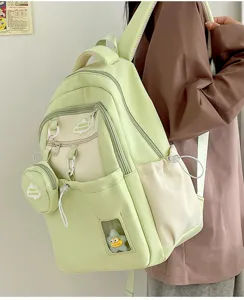 Kleiner Freizeitrucksack mit Sichtfenster und Geldbörse, modische hellgrüne Schultasche.