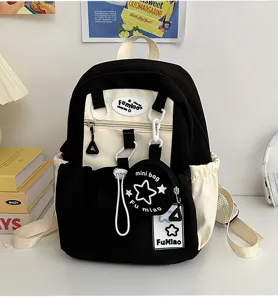 Zaino giapponese carino nero e bianco con motivo a stella e mini borsetta per donne.
