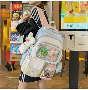 Süßer, farbblockierter Studentenrucksack Detail, klare Fronttasche, niedlicher Schulranzen.