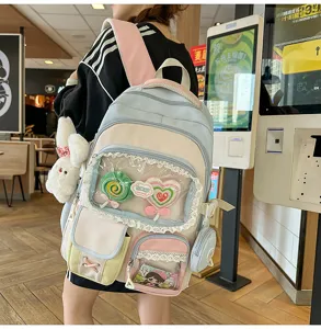Süßer, farbenfroher Schulrucksack mit transparenter Tasche und Plüsch-Hasenanhänger für Mädchen.