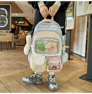 Süßer Farbmix Schulrucksack mit transparenter Tasche und niedlichen Anhängern für Studenten.
