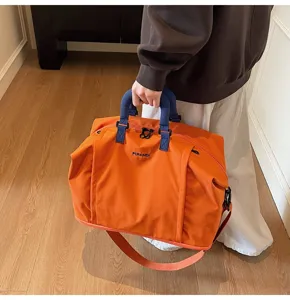 Grand sac de voyage étanche pour femme, sac week-end imperméable, bagage à main cabine léger.