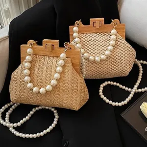 Modische Sommer Strand Stroh Handtasche mit Holzrahmen und Perlenkette für Damen neu.