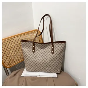 Women large capacity tote bag vintage monogram shoulder bag casual commuter handbag detail
