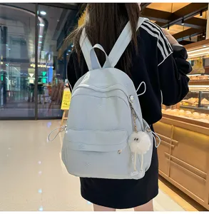 Japanischer Stil süße Rucksack Bonbonfarbe mit süßer Stickerei und flauschigem Puppenanhänger
