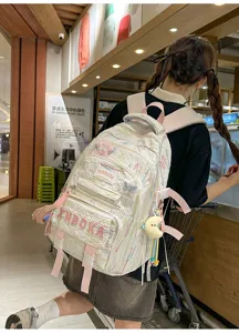 Süßer koreanischer Rucksack mit Fächern, niedlichen Anhängern und großem Alltags-Fassungsvermögen.