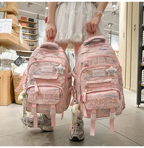 Koreanischer rosa Schulrucksack mit grossem Fassungsvermögen und vielen Fächern.